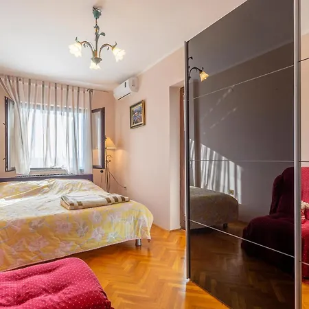 Holiday home 5 Bedroom Cozy In
