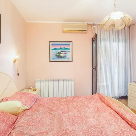 5 Bedroom Cozy In Holiday home Jadranovo