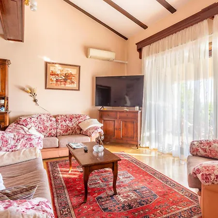 5 Bedroom Cozy In *