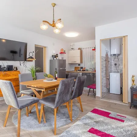 5 Bedroom Cozy In Holiday home Jadranovo