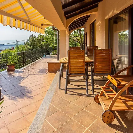 Holiday home 5 Bedroom Cozy In Jadranovo